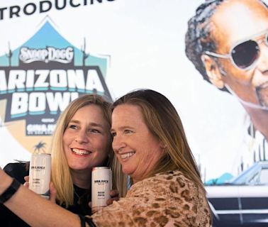 Snoop Dogg's 'Gin & Juice by Dre and Snoop' drink takes over as Arizona Bowl sponsor