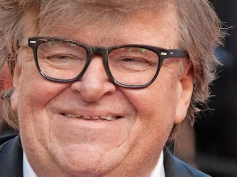 Regisseur Michael Moore wird 70: Erzählen mit dem Zeigefinger in der Wunde