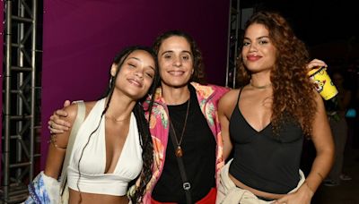 Filha de Chico Buarque e Marieta Severo faz aparição rara em família em festival no Rio