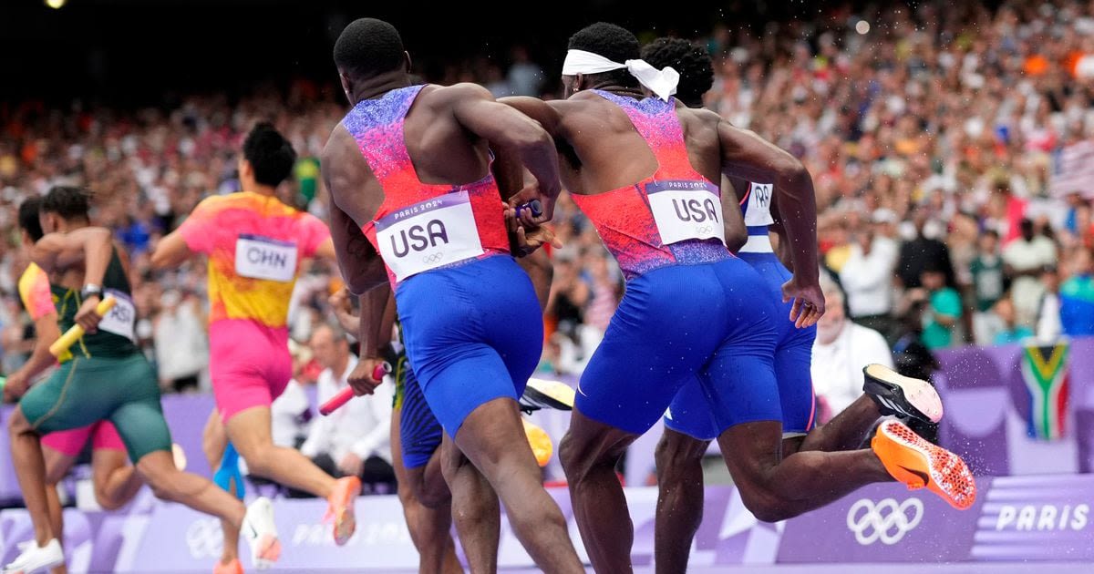 Bad handoff results in U.S. disqualification in 4 x 100-meter relay