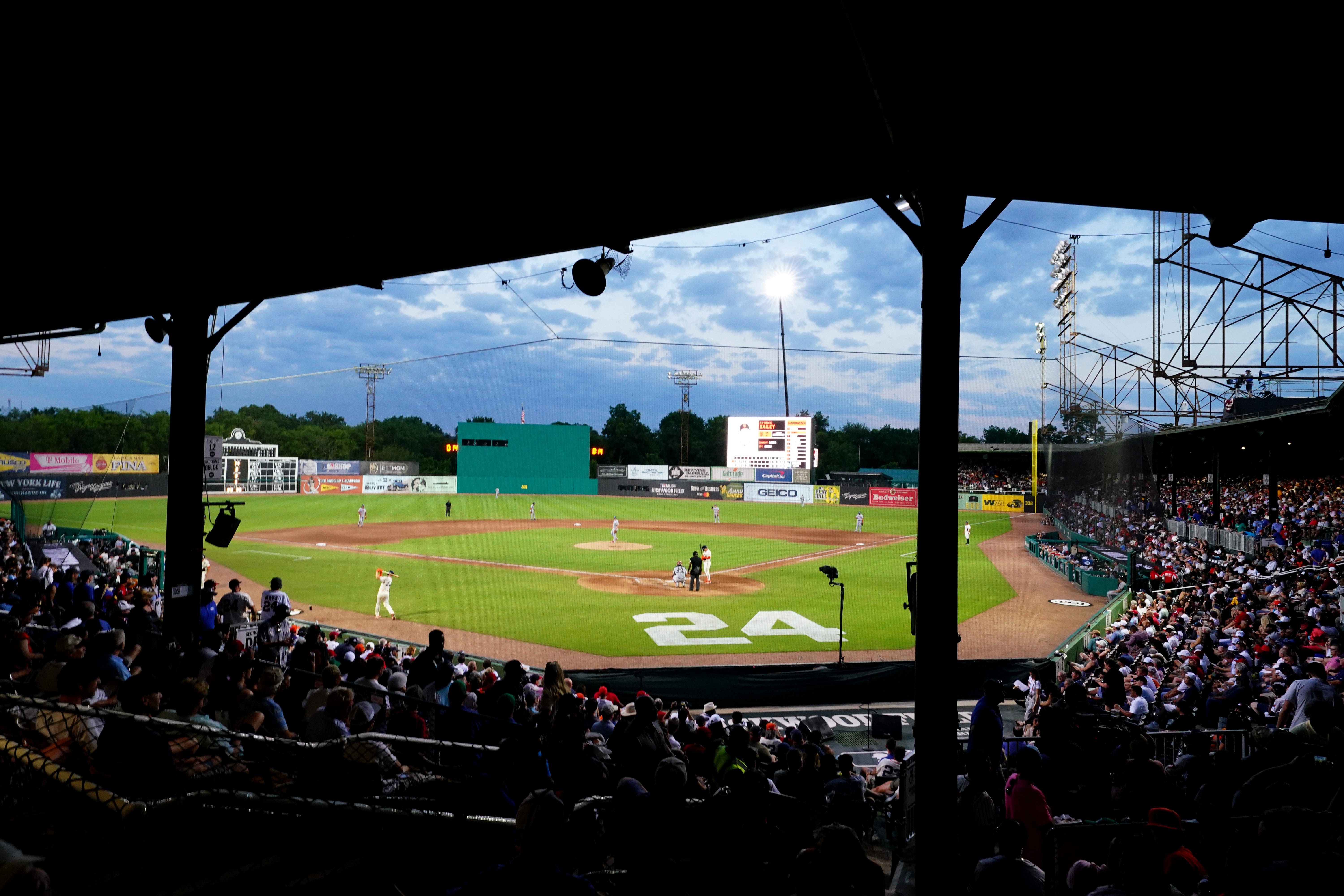 Historic night at Rickwood Field: MLB pays tribute to Willie Mays, Negro Leagues