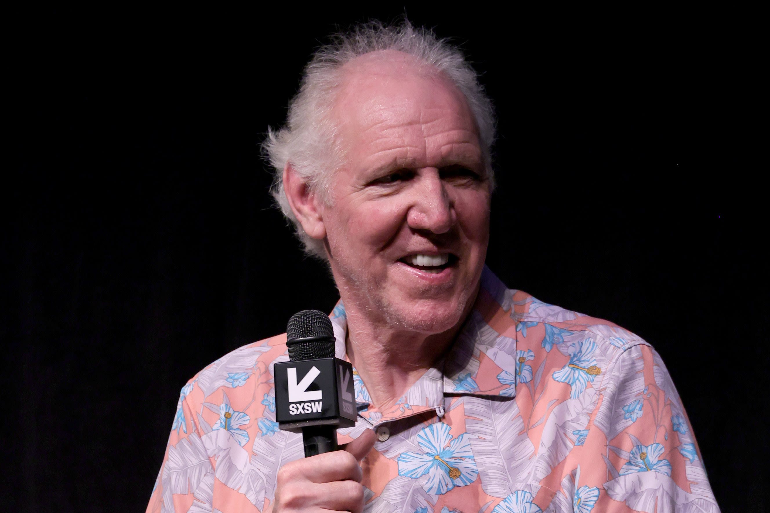 Bill Walton, NBA Star, ESPN Commentator and Grateful Dead Superfan, Dies at 71