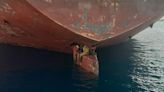 Impresionante imagen: tres migrantes viajaron 11 días en la pala del timón de un buque para llegar a España