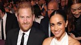 Acompañado por Meghan Markle, el príncipe Harry es premiado por su labor en los Invictus Games