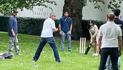 Shah Rukh Khan captured playing cricket with family, Suhana Khan bats, see pic