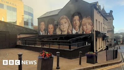 Derry Girls: Tourists say new awning 'splits' mural in half