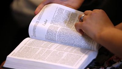 Ordenan que colegios públicos de Oklahoma enseñen la Biblia - La Tercera