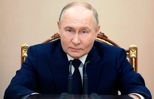 Ukraine-Russia war – live: Putin says Zelensky has no legitimacy after expiry of presidential term