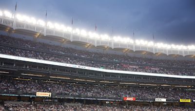 Enormous lines form for Yankee Stadium's George Costanza bobblehead