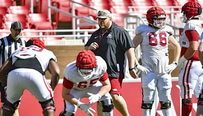 Arkansas football signs transfer offensive lineman from Syracuse