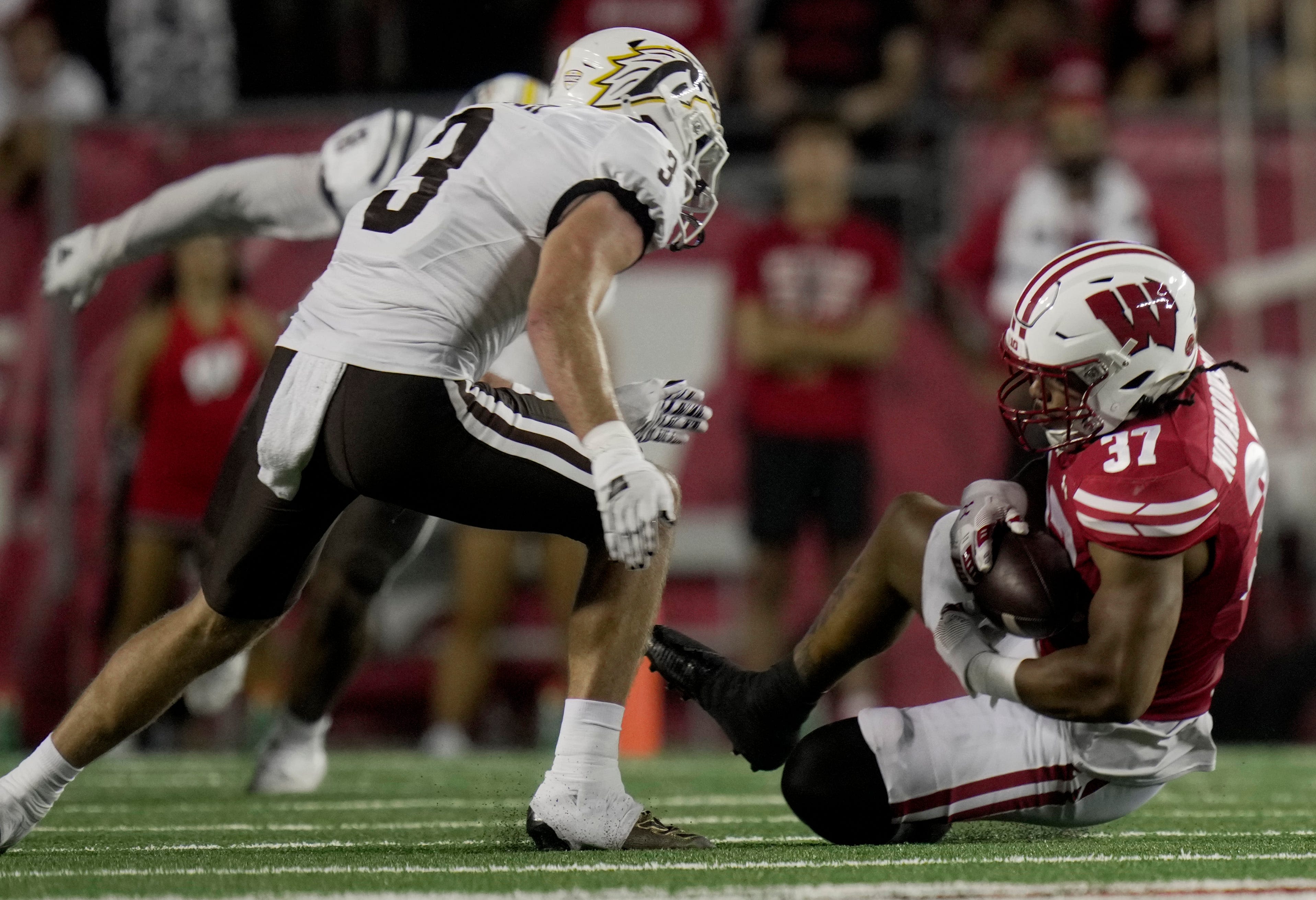 What channel is Wisconsin football vs South Dakota on Saturday? Time, TV schedule for Week 2 game