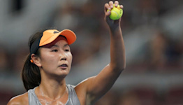 Australian Open: Navratilova blasts Peng Shuai T-shirt ban