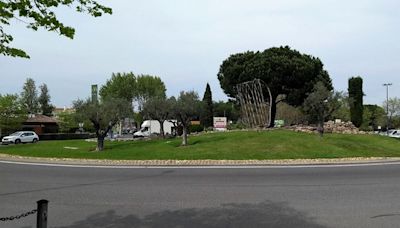 Ce rond-point unique et fruité est devenu un symbole local !