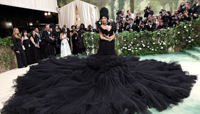 Cardi B shuts down Met Gala red carpet in showstopping gown