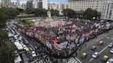 NO COMMENT: Protestas frente al Congreso de Argentina contra la reforma económica de Milei