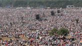 Awards ceremony turns to tragedy in India as 11 die and hundreds hospitalised with heatstroke