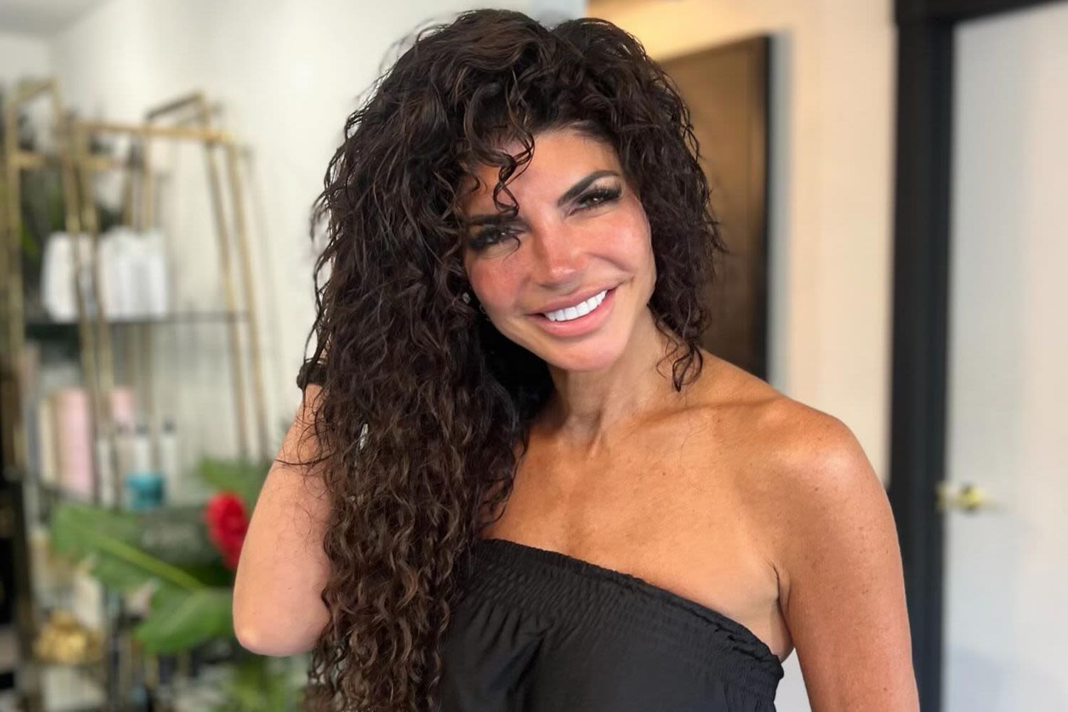 Teresa Giudice Returns to Her Natural Curly Hair and Fans are Having Flashbacks of 'RHONJ' Season 1