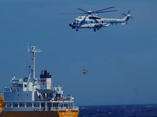 Una bañista arrastrada por un anillo flotante sobrevive 36 horas en la costa japonesa