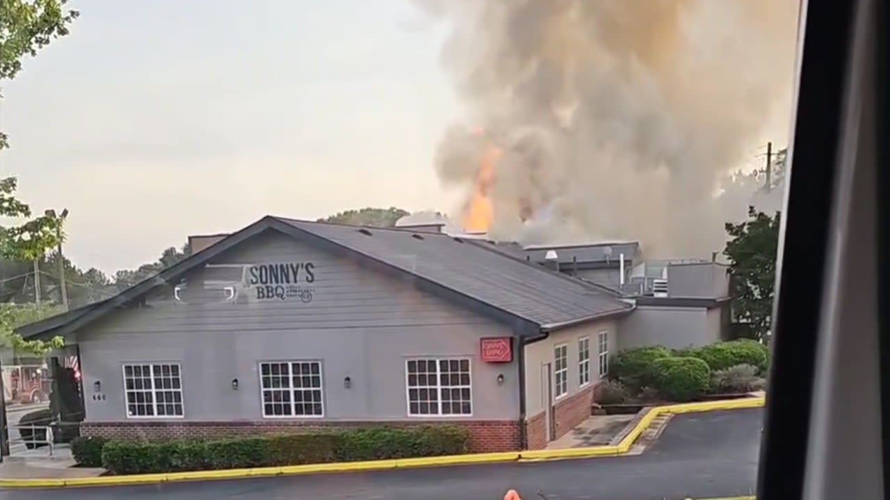 Fire engulfs Sonny’s BBQ in Lawrenceville, firefighters rush to scene