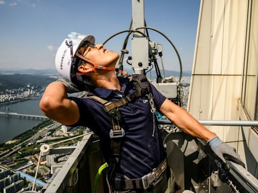 South Korea's skyscraper window cleaner with a fear of heights