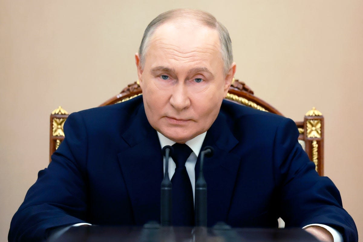 Ukraine-Russia news – live: Putin ‘ready to freeze war’ but says Zelensky has no legitimacy after term expiry
