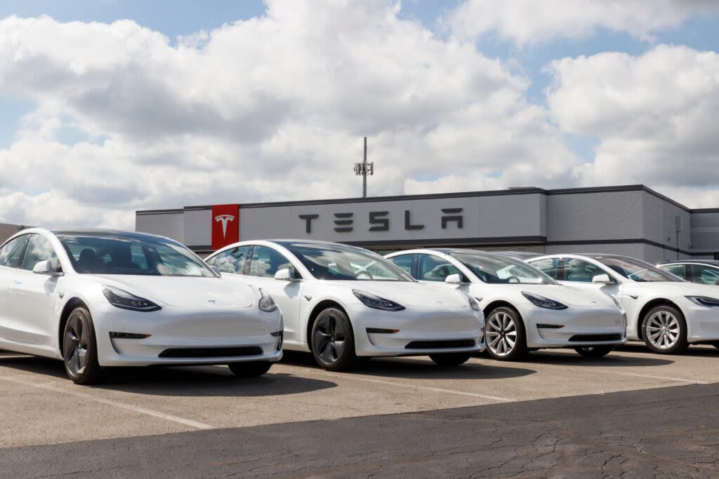 Tesla's incorporation move to Texas sparks legal battles amid shareholder unrest | Invezz