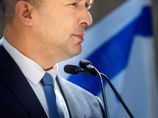 El ex primer ministro Bennett insta a Israel a que ataque instalaciones nucleares de Irán