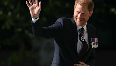 Em Londres, príncipe Harry não encontrará Charles III por causa da agenda "cheia" do rei | Donna