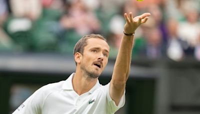 Medvedev survives Muller scare to reach Wimbledon third round