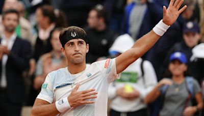 El argentino Etcheverry sufre para meterse en segunda ronda de Roland Garros