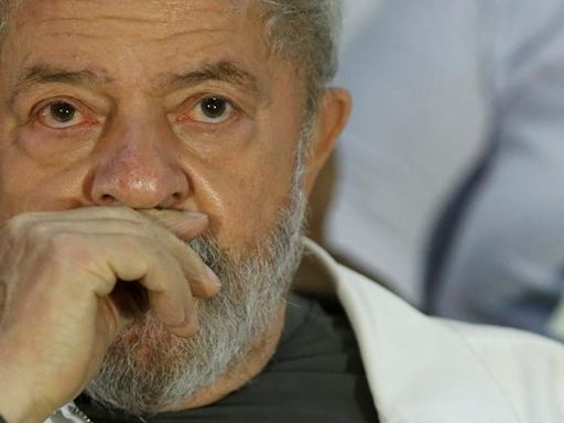 Lula compromete reeleição se repetir erros de Dilma, diz economista Por Poder360