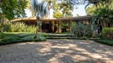 Projetada por Oscar Niemeyer, casa em SP está à venda por R$ 16,5 milhões