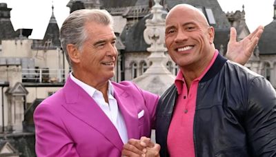 La película de hoy en TV en abierto y gratis: el...luce dirigiendo a Dwayne Johnson 'The Rock' y Pierce Brosnan en un fantástico film de DC Comics