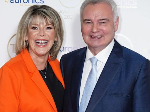 Eamonn Holmes 'sent Ruth a reassuring message' after his girlfriend wore ring