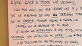 Pone un cartel en el ascensor que deja en evidencia al vecino: "Si quien ha defecado..."