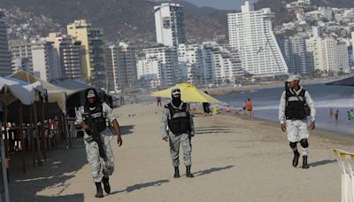 Mexican authorities find bodies of 4 men, 2 women piled up in resort city