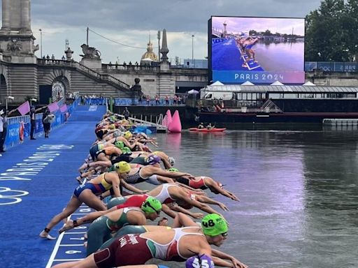 Women triathlon contenders finally dive into River Seine at Paris Olympics