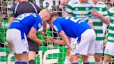 “Piedra, papel o tijera”: el insólito recurso que utilizaron dos jugadores en la Liga de Escocia para patear un tiro libre