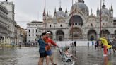 Venecia se prepara con lluvia para una Mostra impredecible