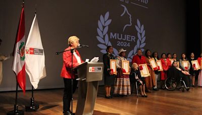 Desde deportistas hasta lideresas comunitarias: MIMP premia a 12 mujeres con orden de mérito por su trayectoria
