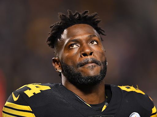 Antonio Brown reacts to 'Antonio Clown' Halloween costumes: 'Go get some candy'