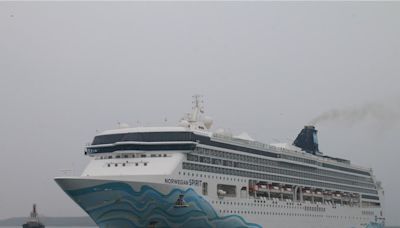 挪威郵輪奮進號來台首航澎湖 1300名旅客海上看花火