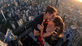 Esta pareja se enamoró escalando ilegalmente los edificios más altos del mundo