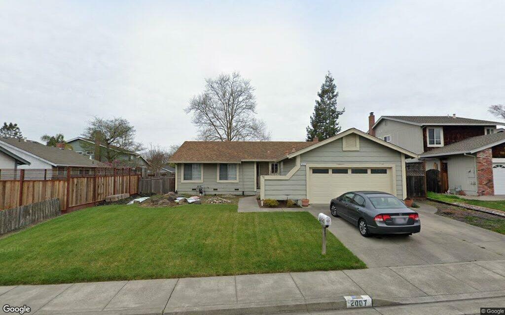 Single-family residence in Petaluma sells for $928,000