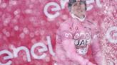 El detalle de campeón de Pogacar con Pellizzari tras ganar su quinta etapa en el Giro