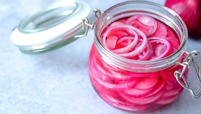 The Best Vinegar To Choose For Deliciously Sweet Pickled Red Onions