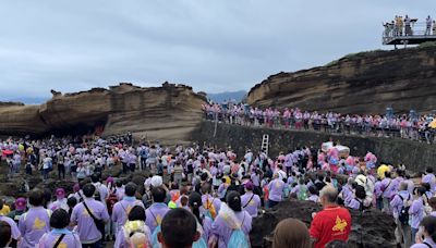 千人護送金山二媽回野柳媽祖洞 全台唯一退潮古禮祭典