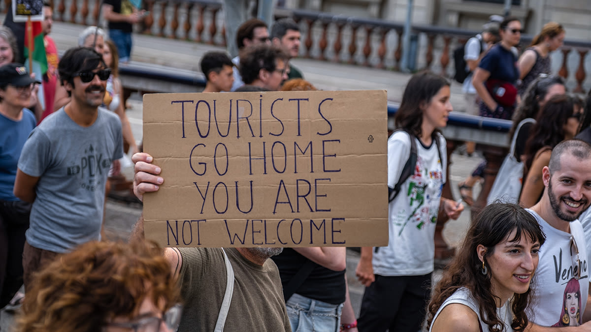 Barcelona Locals Sprayed Travelers With Water Guns in an Anti-Tourism Protest