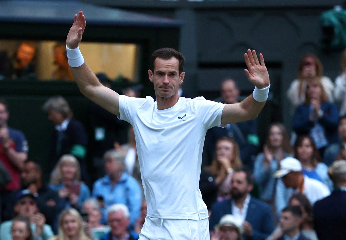 Andy Murray: Roger Federer leads tributes in emotional Wimbledon ceremony