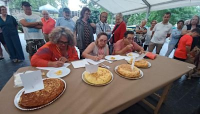 La mejor tortilla del concurso de las fiestas de Grado es la de José Antonio González, 'Villa', y tarda en hacerse hora y diez minutos